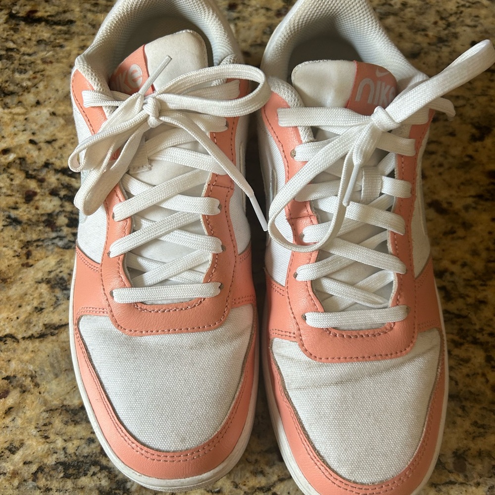 Nike All Day play size 7 worn like 6 times. Should be wiped down - Picture 2 of 5